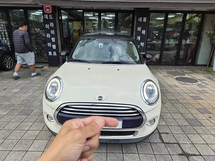 BMW 미니쿠퍼 F55 썬루프 배수호스 막힘을 모두수리하여 누수현상을 모두 잡아드렸습니다.~~~^^ / 서울 도봉구