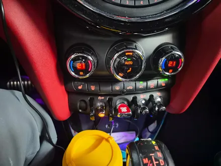 BMW 미니쿠퍼 F56 JCW 고장난 순정 열선시트 기능을 수리하여 모두 정상적으로 살려드렸습니다.~~~^^ / 서울 도봉구