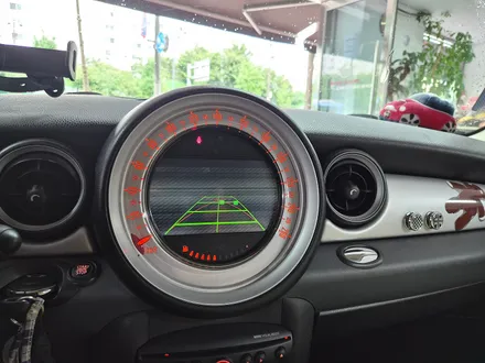 BMW 미니쿠퍼 R56 이상이 있는 후방카메라 영상을 모두 말끔히 해결하여 정상적으로 살려드렸습니다.~~~^^ / 서울 도봉구