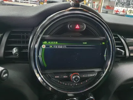 BMW 미니쿠퍼 3세대 F56 브레이크등 경고등 전체 먹통현상을 모두 말끔히 수리하여드렸으며 미니2세대 R57 차량에도 엔진오일 교환과 함께 브레이크 경고등을 모두 말끔히 ~~^^ / 서울 도봉구