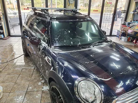 BMW 미니쿠퍼 R55 클럽맨 독일에서 파손된 윈도우유리 부품와서 장기입원 환자 퇴원준비중 입니다.~~~^^ / 서울 도봉구