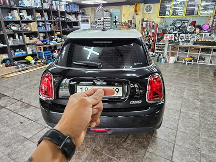 BMW 미니쿠퍼 F56 소모품 브레이크패드를 성능좋은 세라믹 패드 브렘보 브레이크 패드교환으로 제동력과 정숙성을 살려드렸습니다.~~~^^ / 서울 도봉구