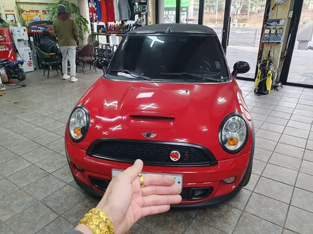 BMW 미니쿠퍼 3세대 F56 브레이크등 경고등 전체 먹통현상을 모두 말끔히 수리하여드렸으며 미니2세대 R57 차량에도 엔진오일 교환과 함께 브레이크 경고등을 모두 말끔히 ~~^^ / 서울 도봉구