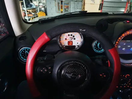 BMW 미니쿠퍼 2세대 R56 순정엠비언트 라이트 연동 송풍구 엠비언트 장착으로 차량에 실내갬성마력을 1000마력 상승시켜 드렸습니다.~~~^^ / 서울 도봉구