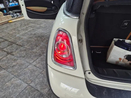 BMW 미니쿠퍼 R56 편리한 오토라이트모듈 장착과 함께 손상된 FRM 모듈교환 고질병 브레이크등을 수리하여 모든 스트레스에서 해방시켜 드렸습니다.~~~^^ / 서울 도봉구