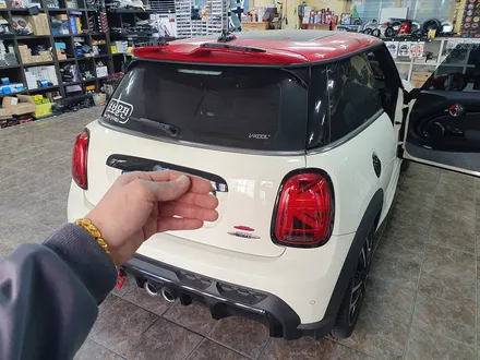 BMW 미니쿠퍼 3.5세대 F56 JCW 아이를 위한 뒷자석 디지털 열선시트 시공으로 뒷자석에서 뜨끈뜨근하게 지내실수 있습니다.~~~~~^^ / 서울 도봉구