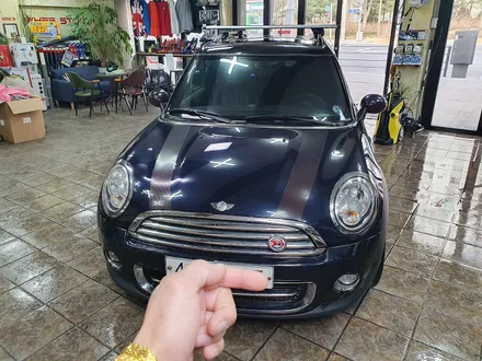 BMW 미니쿠퍼 R55 클럽맨 독일에서 파손된 윈도우유리 부품와서 장기입원 환자 퇴원준비중 입니다.~~~^^ / 서울 도봉구