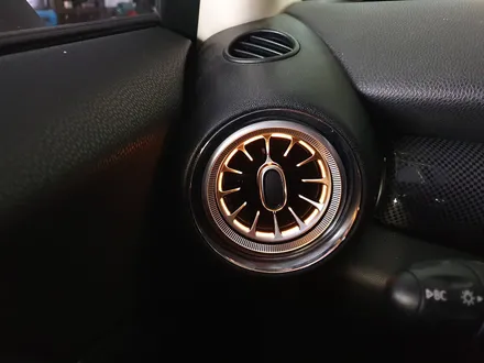 BMW 미니쿠퍼 2세대 R56 순정엠비언트 라이트 연동 송풍구 엠비언트 장착으로 차량에 실내갬성마력을 1000마력 상승시켜 드렸습니다.~~~^^ / 서울 도봉구