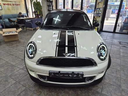 BMW 미니쿠퍼 R58 쿠페 주문하여 가져오신 미니전용 애프터 마켓 LED 데이라이트 라이트교환과 편의장치 락폴딩 유니언잭 테일램프 교환으로 차량에 스타일을 변신시켜 드리고 광명을 / 서울 도봉구
