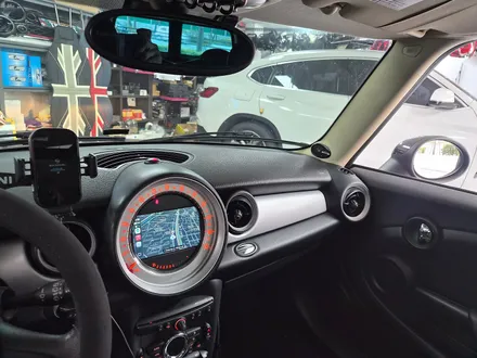 BMW 미니쿠퍼 R55 클럽맨 가져오신 순정 하만카돈 트위터 스피커와 암레스트를 장착하여 순정 오디오 사운드와 편리함을 업그레이드 시켜 드렸습니다.~~~^^ / 서울 도봉구