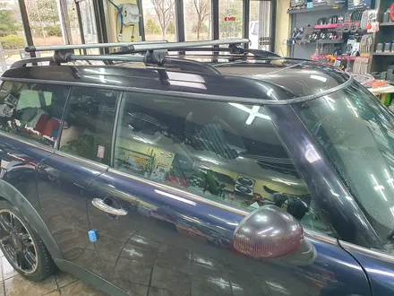 BMW 미니쿠퍼 R55 클럽맨 독일에서 파손된 윈도우유리 부품와서 장기입원 환자 퇴원준비중 입니다.~~~^^ / 서울 도봉구