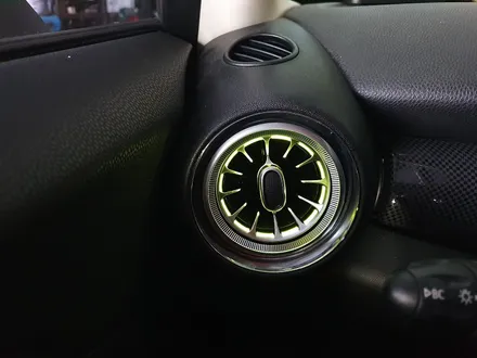 BMW 미니쿠퍼 2세대 R56 순정엠비언트 라이트 연동 송풍구 엠비언트 장착으로 차량에 실내갬성마력을 1000마력 상승시켜 드렸습니다.~~~^^ / 서울 도봉구