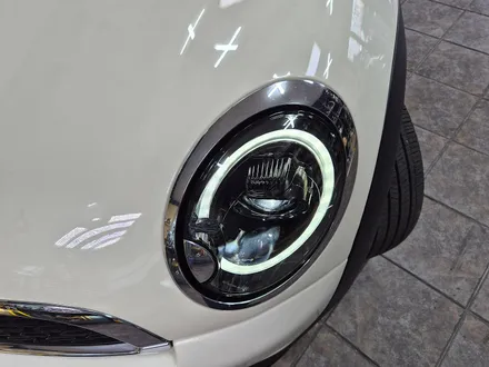 BMW 미니쿠퍼 R58 쿠페 주문하여 가져오신 미니전용 애프터 마켓 LED 데이라이트 라이트교환과 편의장치 락폴딩 유니언잭 테일램프 교환으로 차량에 스타일을 변신시켜 드리고 광명을 / 서울 도봉구