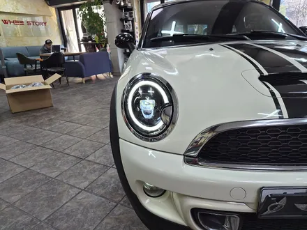 BMW 미니쿠퍼 R58 쿠페 주문하여 가져오신 미니전용 애프터 마켓 LED 데이라이트 라이트교환과 편의장치 락폴딩 유니언잭 테일램프 교환으로 차량에 스타일을 변신시켜 드리고 광명을 / 서울 도봉구