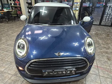 BMW 미니쿠퍼 F56 차주분이 가져오신 미니전용 애프터 마켓 헤드라이트를 모두 교환하여 깜찍이 민휘로 탄생 되었습니다.~~~^^ / 서울 도봉구