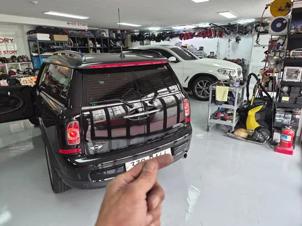 BMW 미니쿠퍼 R55 클럽맨 가져오신 순정 하만카돈 트위터 스피커와 암레스트를 장착하여 순정 오디오 사운드와 편리함을 업그레이드 시켜 드렸습니다.~~~^^ / 서울 도봉구