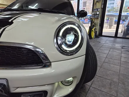 BMW 미니쿠퍼 R58 쿠페 주문하여 가져오신 미니전용 애프터 마켓 LED 데이라이트 라이트교환과 편의장치 락폴딩 유니언잭 테일램프 교환으로 차량에 스타일을 변신시켜 드리고 광명을 / 서울 도봉구