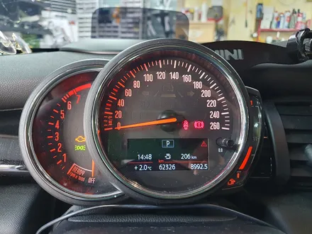 BMW 미니쿠퍼 3.5 세대 F56 수명이 다한 브레이크 패드를 제동력 성능좋은 브렘보 패드로 교환하여 차량에 컨디션을 회복시켜 드렸습니다.~~~^^ / 서울 도봉구