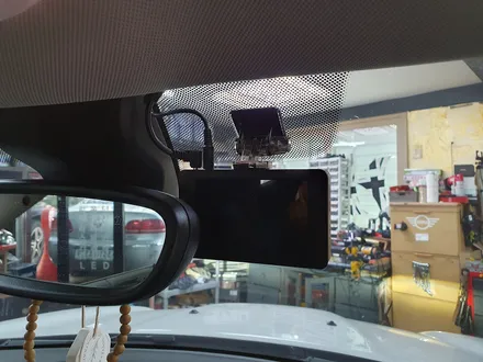 BMW 미니쿠퍼 F60 컨트리맨 고장난 순정 블랙박스를 모두 탈거하고 가성비 좋은 파인뷰 블랙박스 장착으로 안심하고 영상녹화를 하실수 있습니다.~~~^^ / 서울 도봉구