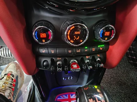 BMW 미니쿠퍼 F56 JCW 고장난 순정열선시트 수리로 올겨울 따뜻하게 보내실수있도록 하여 드렸습니다.~~~^^ / 서울 도봉구