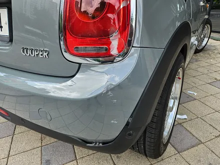 BMW  미니쿠퍼 F56 주차중 파손된 뒤 범퍼와 테일램프등 모두 신품으로 말끔히 수리하여 스트레스에서 해방시켜 드렸습니다.~~~^^ / 서울 도봉구