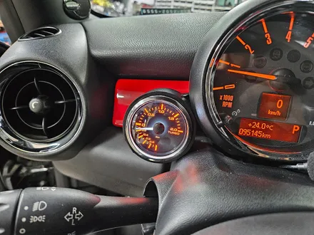 BMW 미니쿠퍼 R56 JCW 가져오신 터보 부스터 게이지 장착으로 주행중 갬성마력을 올려 드렸습니다.~~~~~~^^ / 서울 도봉구