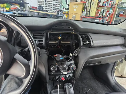 BMW 미니쿠퍼 F56 기본트림 주문하신 미니전용 사제 비주얼 부스터 장착으로 기존 불편함을 모두 해소시켜 드렸습니다.~~~^^ / 서울 도봉구