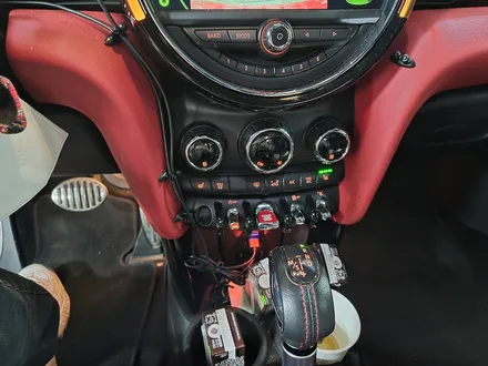 BMW 미니쿠퍼 F56 JCW 고장난 순정열선시트 기능을 모두 수리하여 올겨울 따뜻하게 보내실수 있도록 하여 드렸습니다.~~~^^ / 서울 도봉구