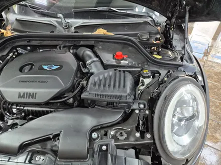 BMW 미니쿠퍼 F56 수명이 다한 AGM 메인 배터리를 신품으로 교환하여 차량에 전력 컨디션을 회복시켜 드렸습니다.~~~^^ / 서울 도봉구