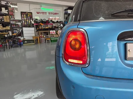 BMW 미니쿠퍼 F56 먹통된 클락션수리와 함께 라이트배선 열화현상  브레이크등 먹통현상 F54 클럽맨 차량에 고질병 브레이크등 결함 경고등을 모두 말끔히 해결하여 드렸습니다.~~ / 서울 도봉구