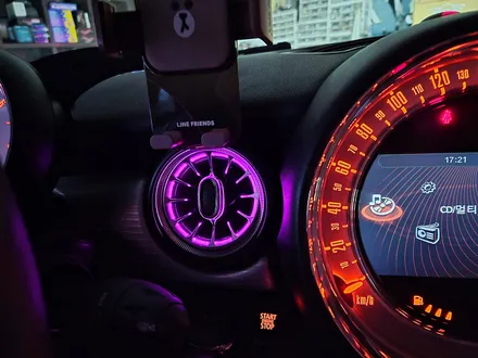 BMW 미니쿠퍼 R58 쿠페 브레이크등 오일교환과 함께 순정연동 풋등 송풍구 엠비언트 라이트 튜닝과 순정리모컨 수신거리연장등 차량을 갬성마력으로 무장시켜 드렸습니다.~~~^^ / 서울 도봉구