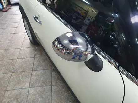 BMW 미니쿠퍼 2세대 R56 편리한 사이드미러 자동접이 락폴딩 모듈 장착과 함께 손상된 휠 하우스커버 교환 고휘도LED 실내등 순정리모컨 수신거리 연장으로 편리함을 더해드렸습니다 / 서울 도봉구