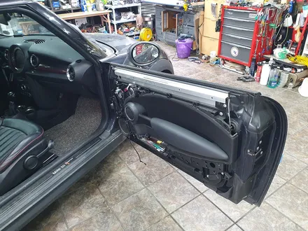 BMW 미니쿠퍼 R55 클럽맨 독일에서 파손된 윈도우유리 부품와서 장기입원 환자 퇴원준비중 입니다.~~~^^ / 서울 도봉구