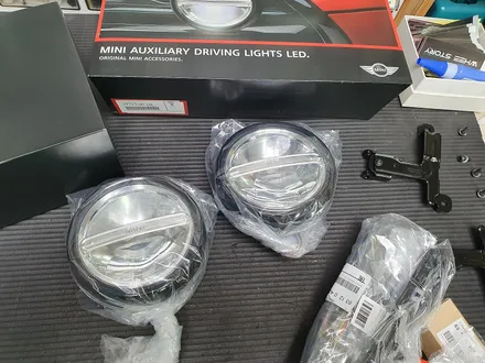 BMW 미니쿠퍼 F56 JCW 순정정품 LED 드라이빙램프 장착으로 간쥐민휘 만들어 드리고 R60 컨트리맨 후방전용 모니터 장착으로 안전하게 후진하실수 있습니다.~~~^^ / 서울 도봉구