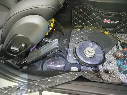 BMW 미니쿠퍼 F54 클럽맨 가져오신 순정 하만카돈 스피커를 교환하여 순정오디오 사운드를 업그레이드 시켜 드렸습니다.~~~~^^ / 서울 도봉구
