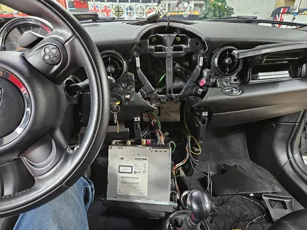 BMW 미니쿠퍼 2세대 R57 컨버터블 편리한 락폴딩 장착과 함께 안드로이드 오토모듈 장착으로 차량이 더욱더 편리해집니다.~~~~^^ / 서울 도봉구