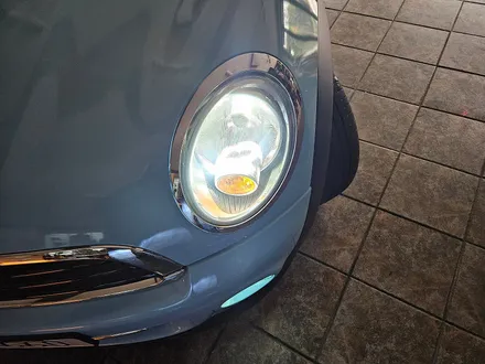 BMW 미니쿠퍼 2세대 R56 칙칙한 황구 누렁이 전구를 고휘도 LED 벌브로 교환하여 차량에 스타일을 살리고 수명이 다한 배터리를 AGM 배터리로 교환하여 차량에 컨디션을 회복~ / 서울 도봉구