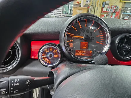 BMW 미니쿠퍼 R56 JCW 가져오신 터보 부스터 게이지 장착으로 주행중 갬성마력을 올려 드렸습니다.~~~~~~^^ / 서울 도봉구