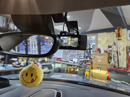 BMW 미니쿠퍼 F60 컨트리맨 기존 답답한 순정블랙박스를 탈거하고 가져오신 블랙박스로 교환하여 드렸습니다.~~~^^ / 서울 도봉구