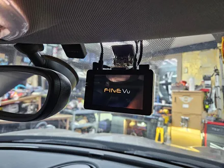BMW 미니쿠퍼 F54 클럽맨 기존 고장난 순정블랙박스를 제거하고 가져오신 파인뷰 제품으로 교환하여 안전하게 주행녹화와 주차녹화를 하실수 있습니다.~~~^^ / 서울 도봉구