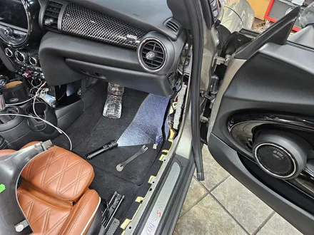 BMW 미니쿠퍼 F57 컨버터블 편의장치 오픈모듈 락폴딩 장착으로 기존 불편한 순정소프트탑 오픈을 편리하게 사용하실수 있습니다.~~~^^ / 서울 도봉구