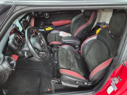BMW 미니쿠퍼 F56 JCW 고장난 순정열선시트 기능을 모두 수리하여 올겨울 따뜻하게 보내실수 있도록 하여 드렸습니다.~~~^^ / 서울 도봉구