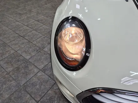 BMW 미니쿠퍼 F56 순정 누렁이 황구 색상에 라이트를 인증받은 오스람 쿨블루 전구교환으로 광명을 찾아드렸습니다.~~~^^ / 서울 도봉구