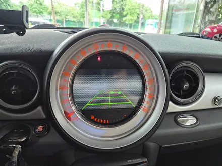 BMW 미니쿠퍼 R56 이상이 있는 후방카메라 영상을 모두 말끔히 해결하여 정상적으로 살려드렸습니다.~~~^^ / 서울 도봉구