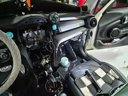 BMW 미니쿠퍼 F55 편리한 카플레이 안드로이드 오토 장착과 블랙박스 교환으로 차량이 더욱더 편리해집니다.~~~~^^ / 서울 도봉구