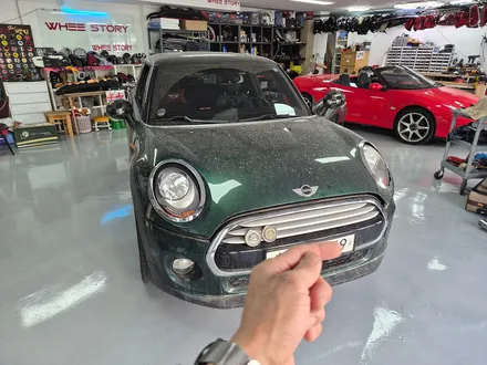 BMW 미니쿠퍼 F56 먹통된 클락션수리와 함께 라이트배선 열화현상  브레이크등 먹통현상 F54 클럽맨 차량에 고질병 브레이크등 결함 경고등을 모두 말끔히 해결하여 드렸습니다.~~ / 서울 도봉구