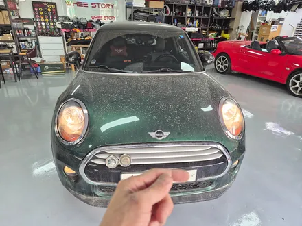 BMW 미니쿠퍼 F56 먹통된 클락션수리와 함께 라이트배선 열화현상  브레이크등 먹통현상 F54 클럽맨 차량에 고질병 브레이크등 결함 경고등을 모두 말끔히 해결하여 드렸습니다.~~ / 서울 도봉구