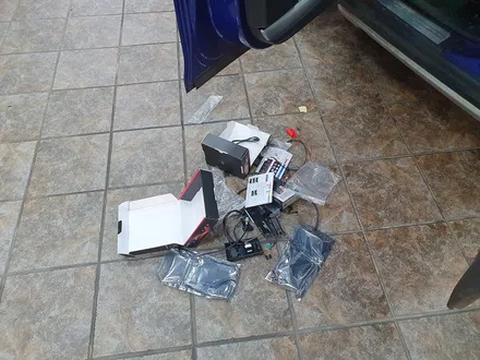 BMW 미니쿠퍼 R60 컨트리맨 답답한 순정 내비게이션을 모두 탈거하고 편리한 아이폰 카플레이 장착으로 모든 미디어를 활용하실수 있습니다.^^ / 서울 도봉구