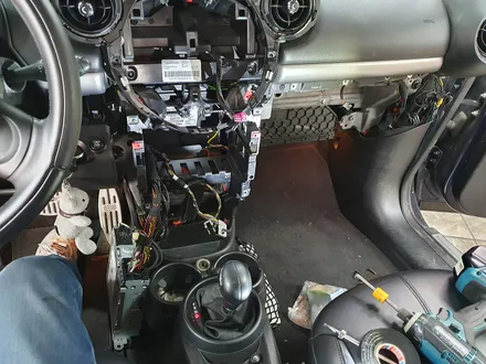 BMW 미니쿠퍼 R60 컨트리맨 순정모니터 적화현상을 모두 해결해드리고 고장난 순정 M BOX 탈거와 AUX노이즈제거 후방카메라 추가 장착으로 스트레스를 해방시켜 드렸습니다.~~~ / 서울 도봉구