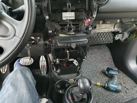 BMW 미니쿠퍼 R60 컨트리맨 순정 비부모니터 적화현상을 해결해드리고 후방카메라를 정상적으로 살려드렸습니다.~~~^^ / 서울 도봉구